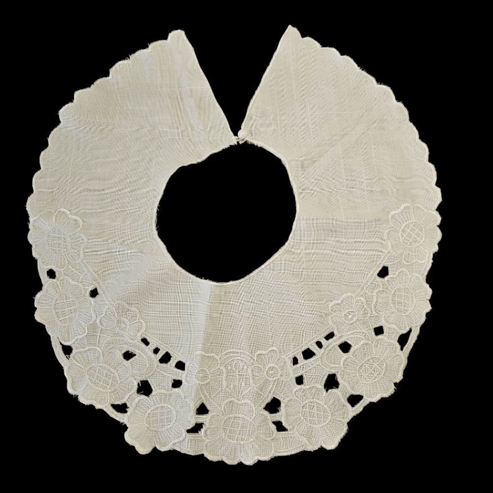 White Linen Floral Embroidered 6.5"Collar Wide Button Close Scalloped Edges